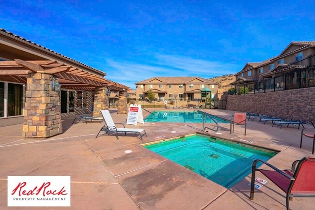 Building Photo - Beautiful 3 bedroom, 2.5 bathroom Townhome...