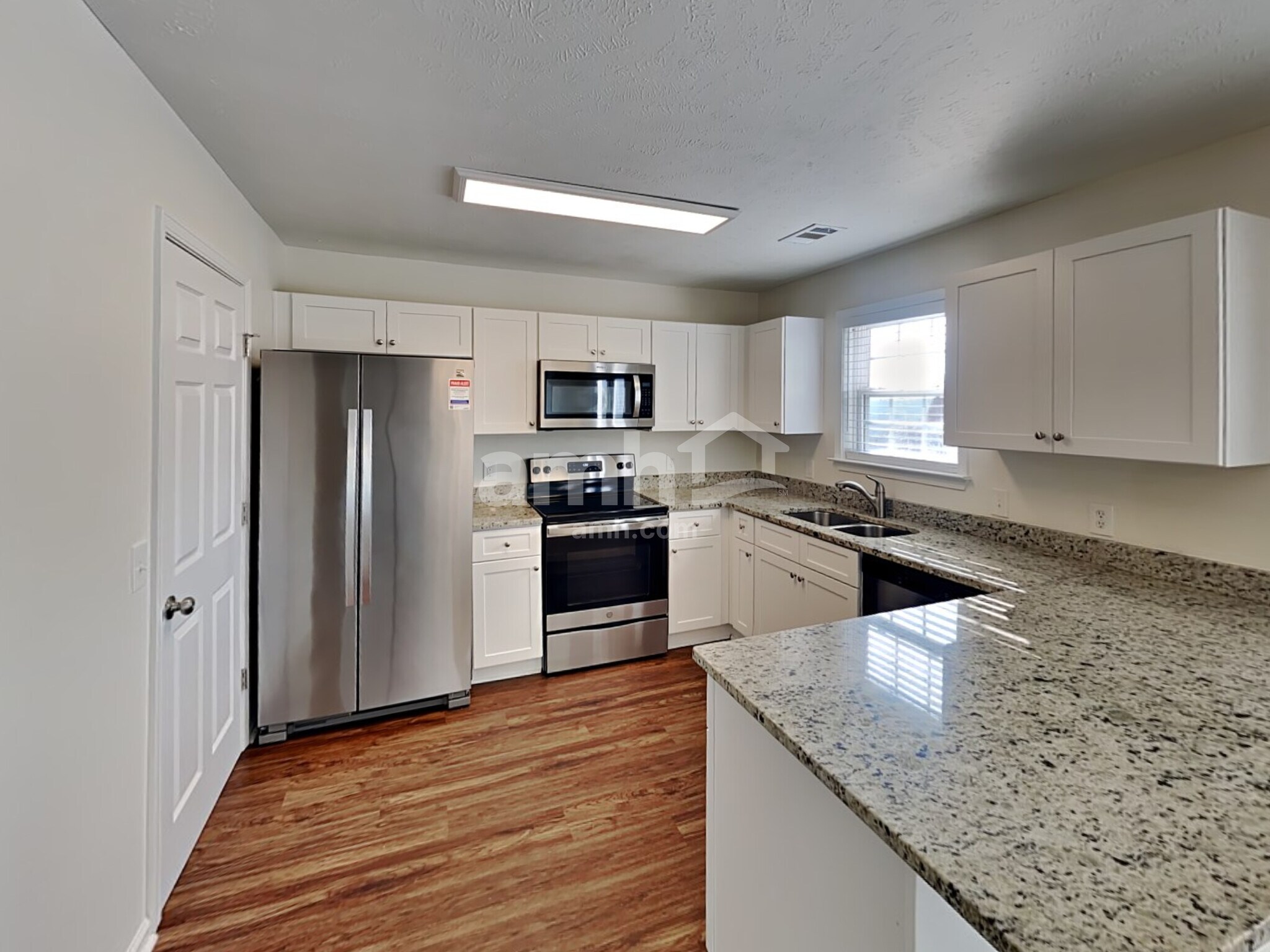 Building Photo - 2114 Debbie Ln