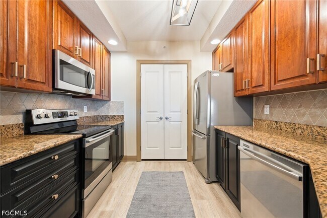 Building Photo - 2825 Palm Beach Blvd