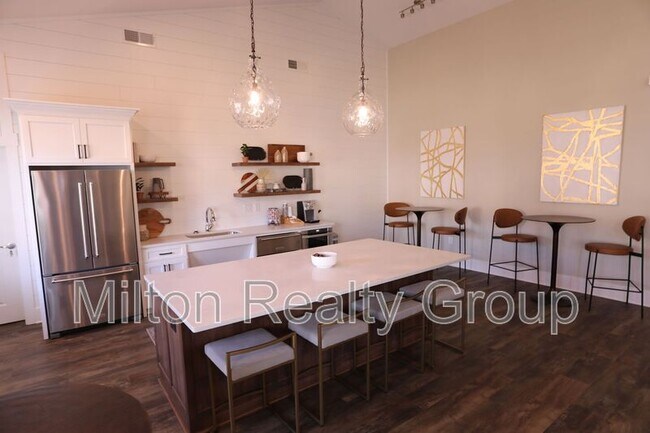 Building Photo - 250 Grove Cir