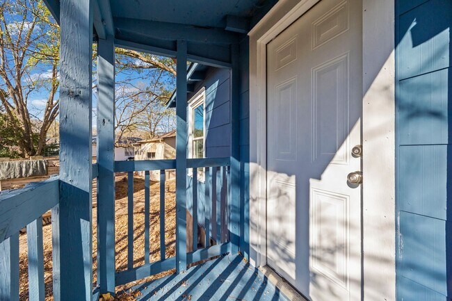 Building Photo - Freshly painted 3-bed, 2-bath home in the firestone are of Gastonia!