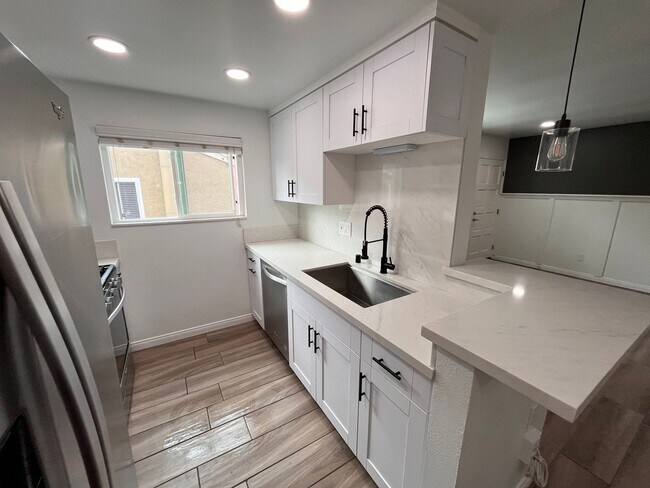 Building Photo - M76 - Rego