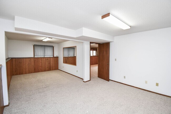 Building Photo - Spacious 4-Bedroom Acreage with Stunning Views Near Hartford — 1.5 Acres of Country Living!