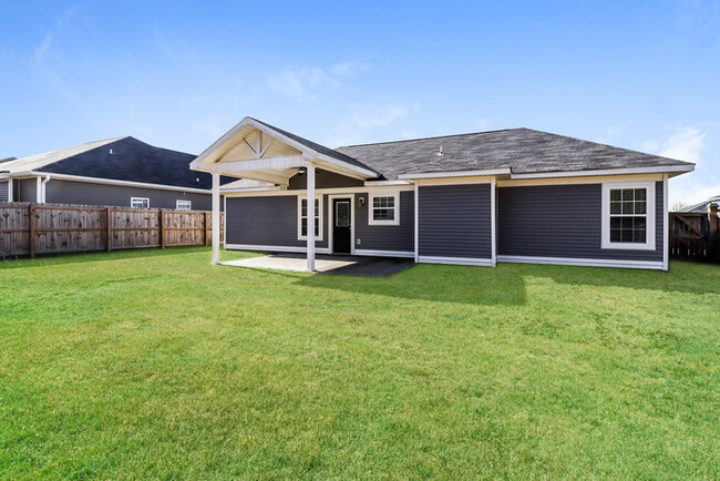 Building Photo - Wonderful Craftsman Style Home