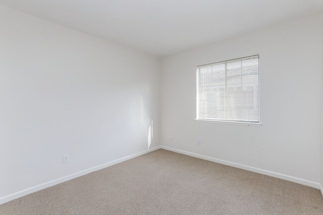 Building Photo - 3 Bed / 2.5 bath, three-level townhome with a bonus home office/den + EV charger in garage. YouTu...