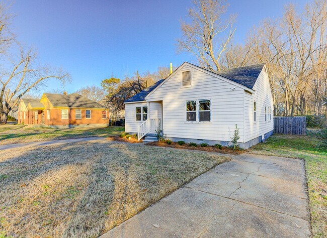 Building Photo - Beautifully Updated Home in East Memphis