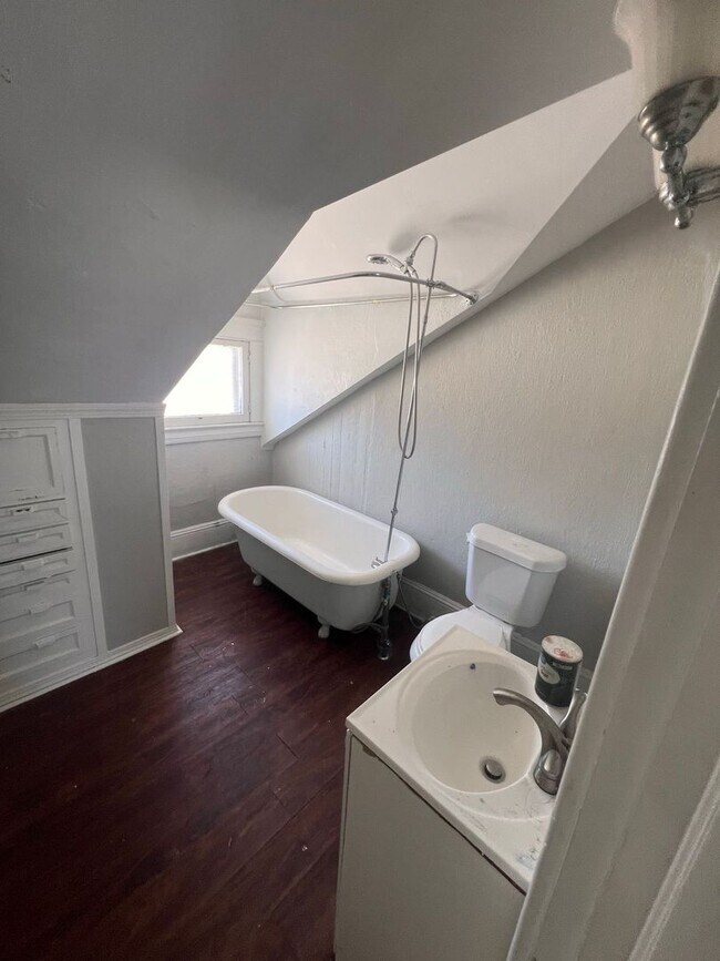 Building Photo - 839 E 146th St