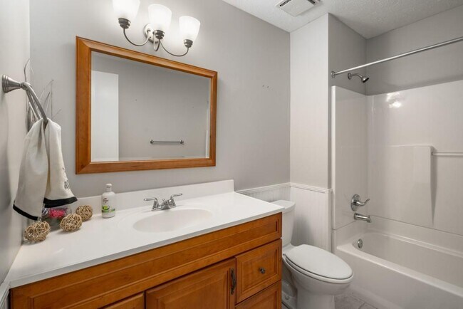 Building Photo - 2795 Bentwood Dr