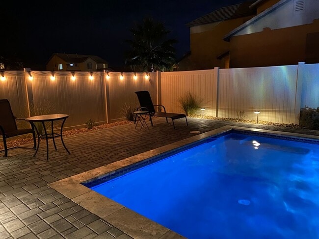 Building Photo - ENJOY THIS STUNNING 3 BEDROOM WITH A TRANQ...