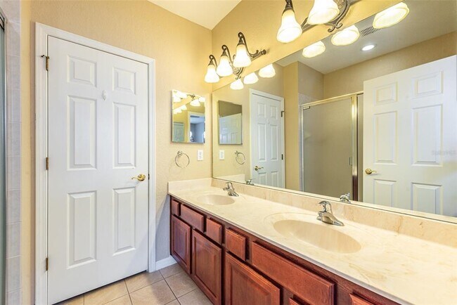 Building Photo - 1427 Summergate Dr