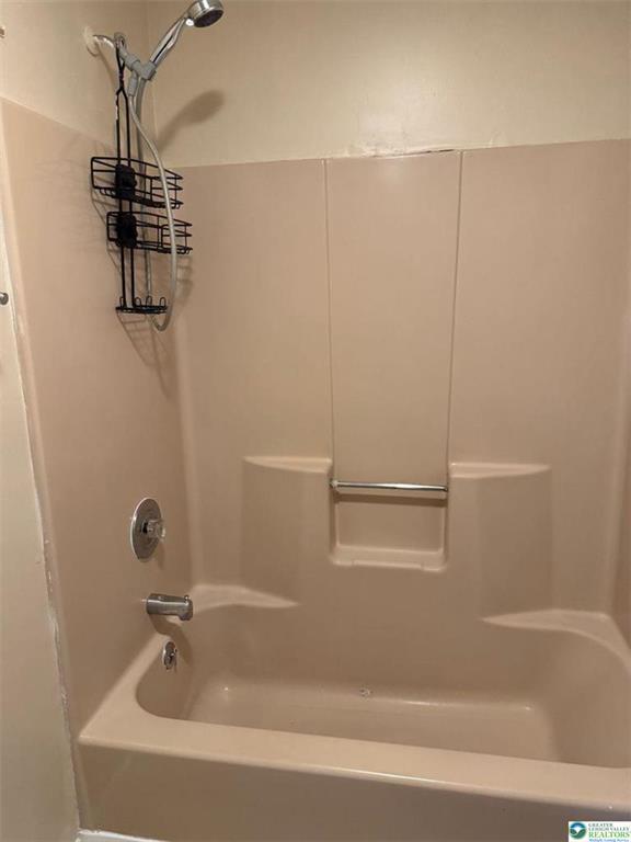 Building Photo - 1538 E 8th St