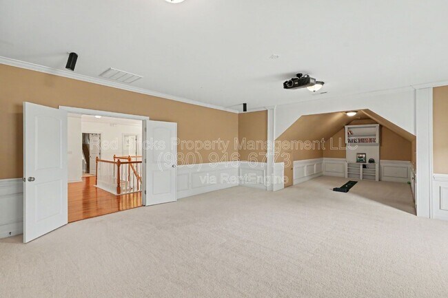 Building Photo - 10644 Euclid Ave NW