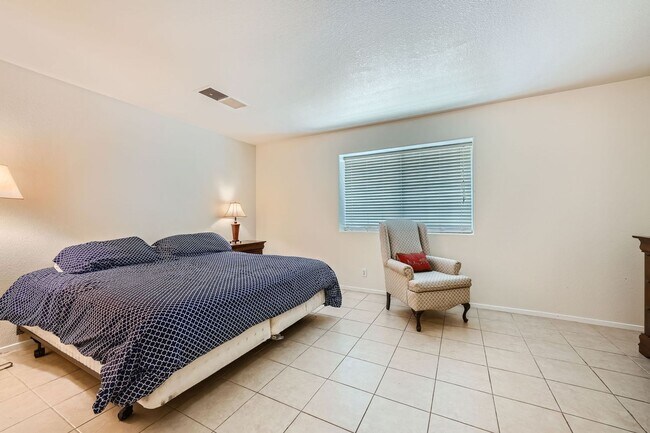 Building Photo - Fully Furnished 2 Bed/2 Bath Condo in Northwest Las Vegas!
