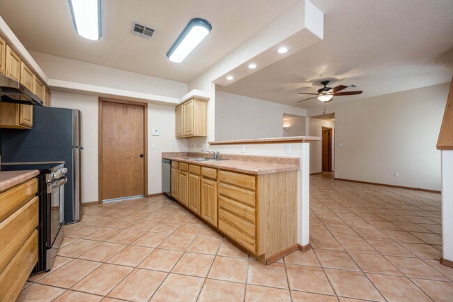 Building Photo - 2353 Saturn Cir