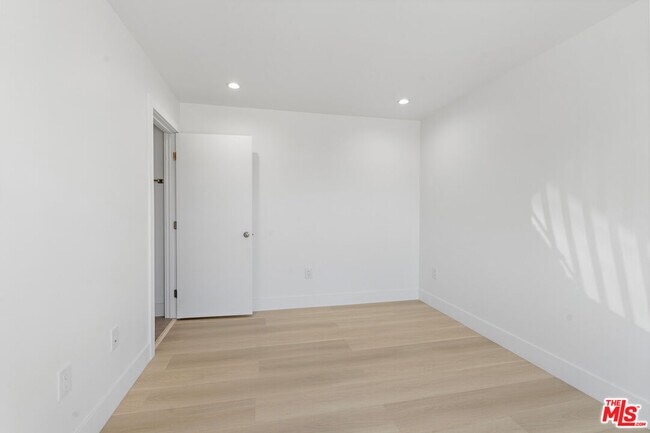 Building Photo - 10963 Calvert St