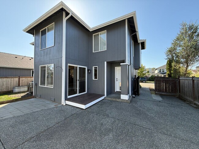 Building Photo - 15817 Lakeview Ave SE