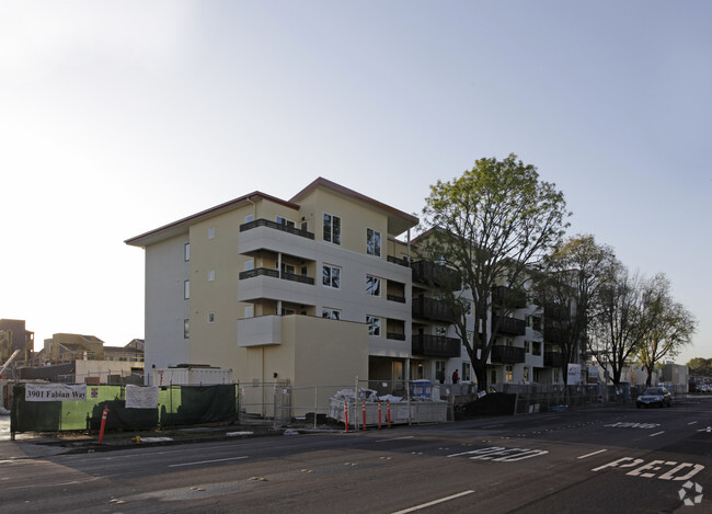 Building Photo - Alta Torre