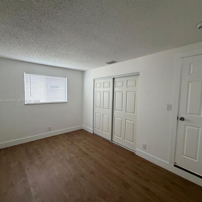 Building Photo - 3932 NW 39th Ave