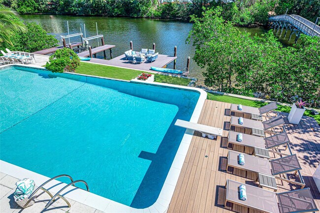 Building Photo - 1430 S Ocean Dr