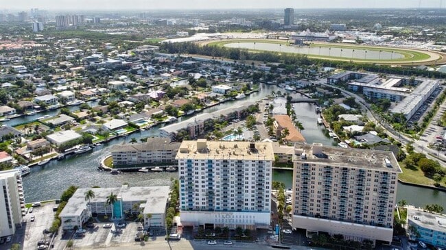 Building Photo - 427 Golden Isles Dr