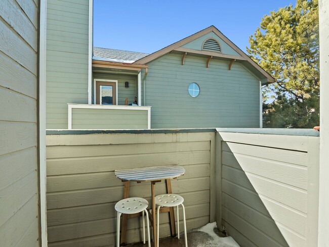 Building Photo - Cozy 2 Bed 2 Bath Condo Blocks from CSU Ca...