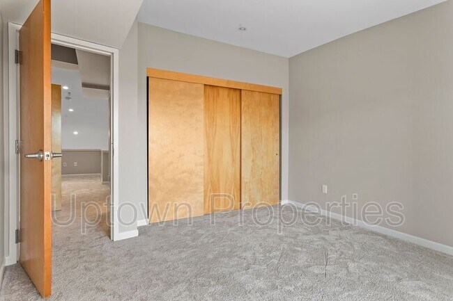 Building Photo - 12600 SW Crescent St