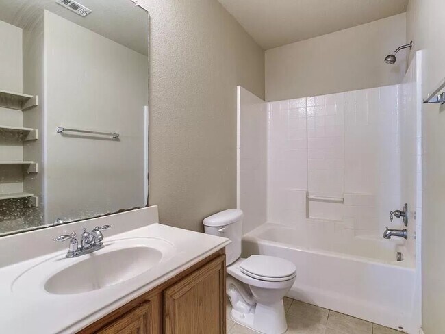 Building Photo - 13212 Alyssum Dr