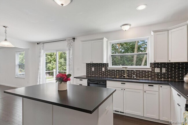 Building Photo - 21422 Navarra Dr