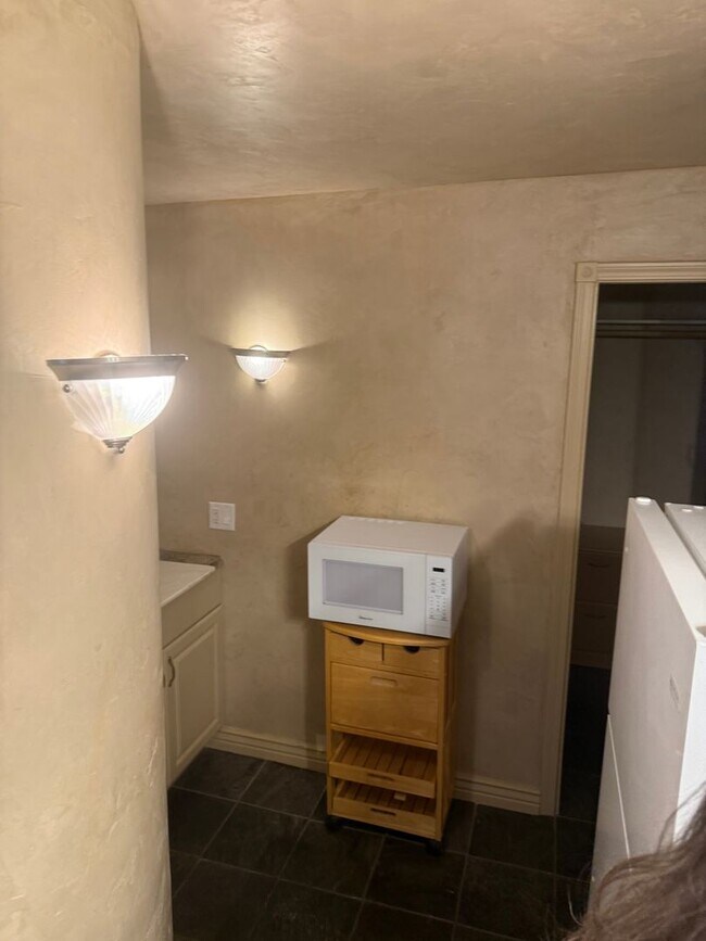 Building Photo - 100 N Arlington Ave