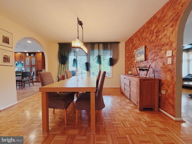 Building Photo - 1317 Mettler Rd