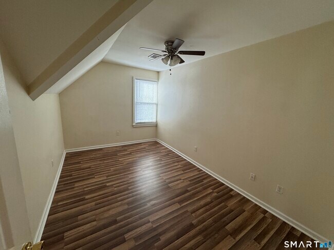 Building Photo - 423 Whalley Ave