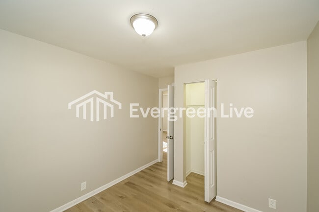 Building Photo - 1850 Priscilla Ave