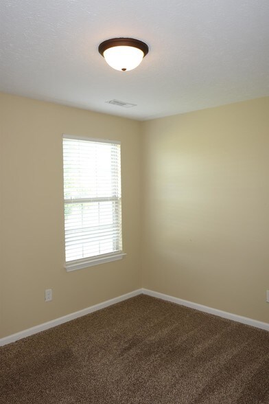 3rd bedroom - 104 Read Tavern Rd