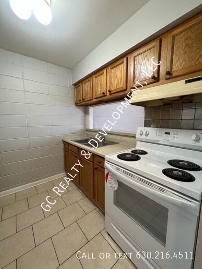 Building Photo - 263 Uteg St