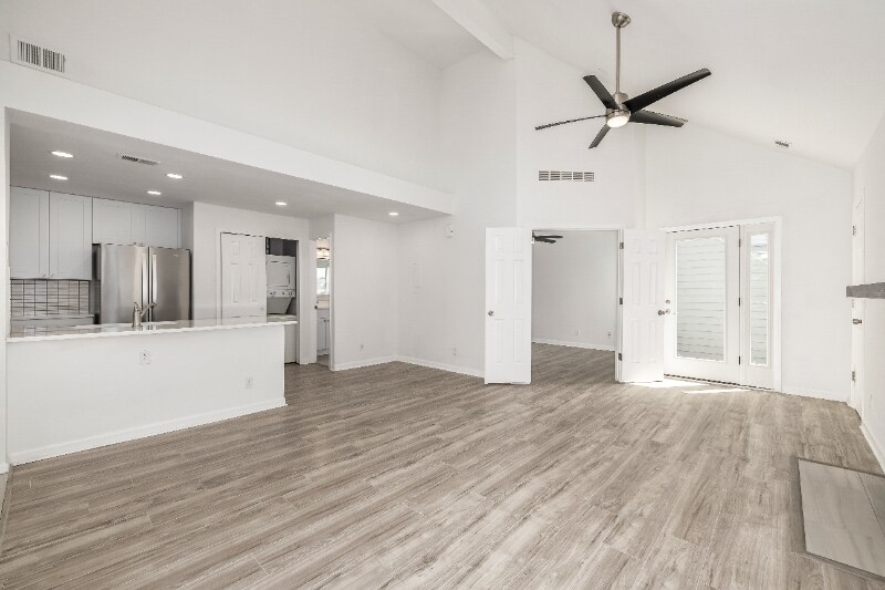 Building Photo - 8500 E Jefferson Ave