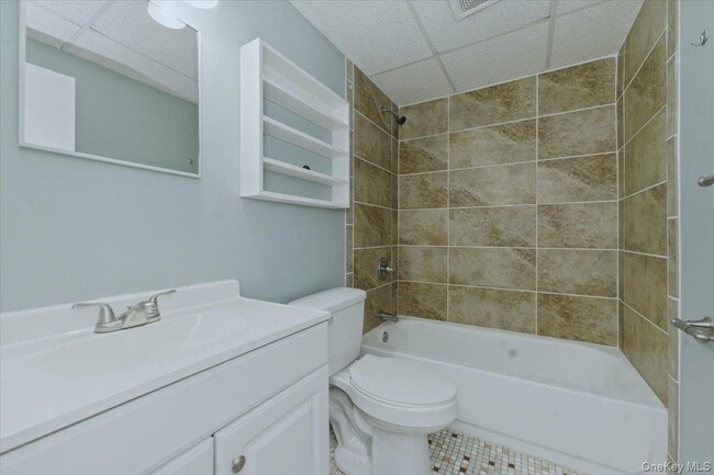 Building Photo - 801 Main St