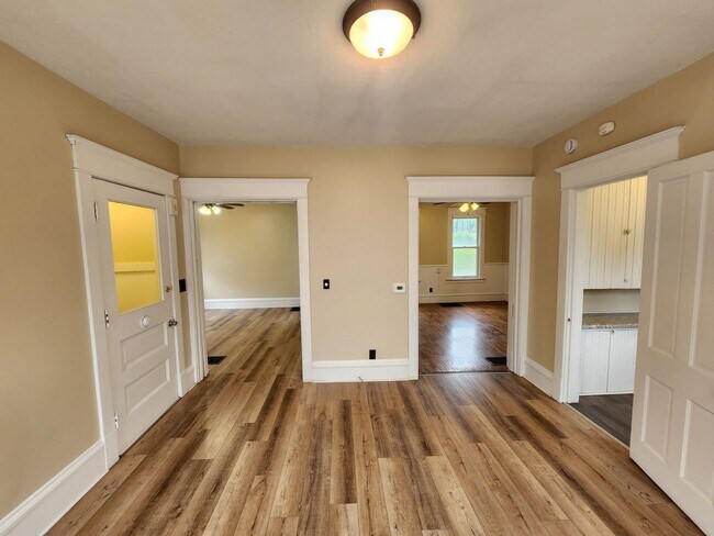 Building Photo - 603 Leclaire St