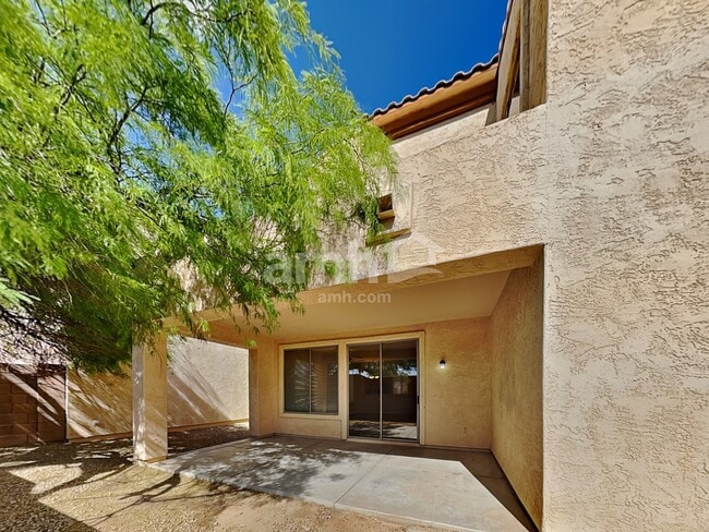 Building Photo - 2132 S Bernard