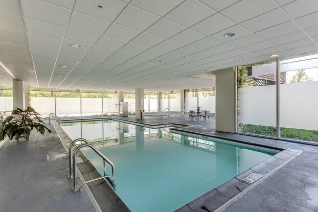 Building Photo - 800 Elgin Rd