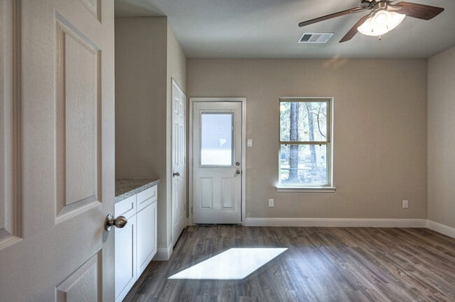 Building Photo - 9638 WARM Spgs