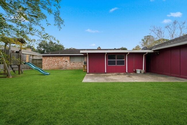 Building Photo - 3226 Springhill Dr