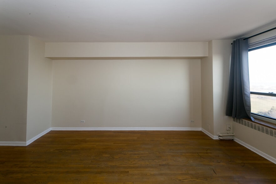 Building Photo - 4180 N Marine Dr