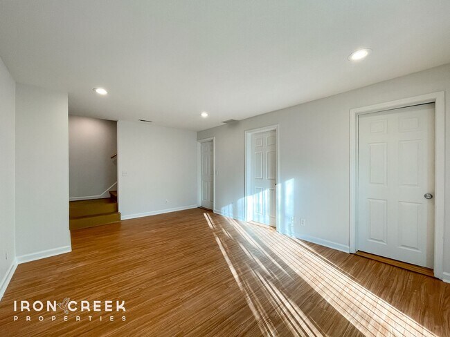 Building Photo - Beautiful 3-Bed/3.5-Bath Home in Gated Fai...