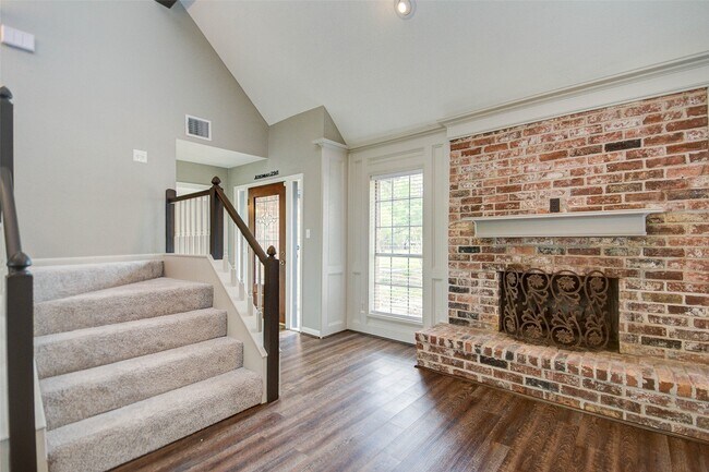 Building Photo - 6206 Rippling Hollow Dr