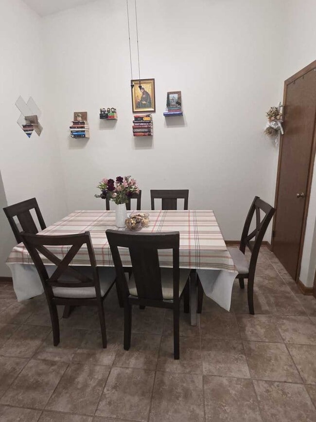 Building Photo - 9950 Treetop Dr