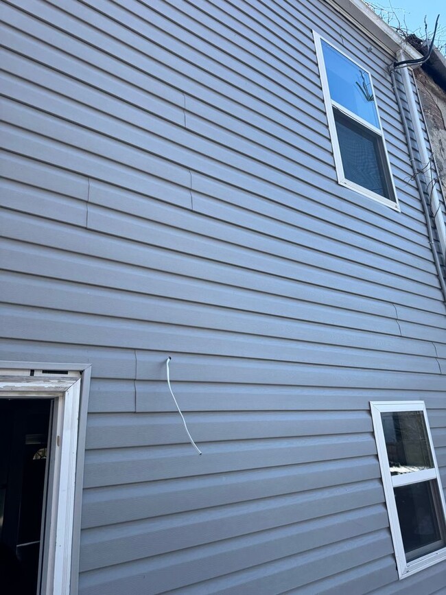 Building Photo - Beautifully completely renovated home