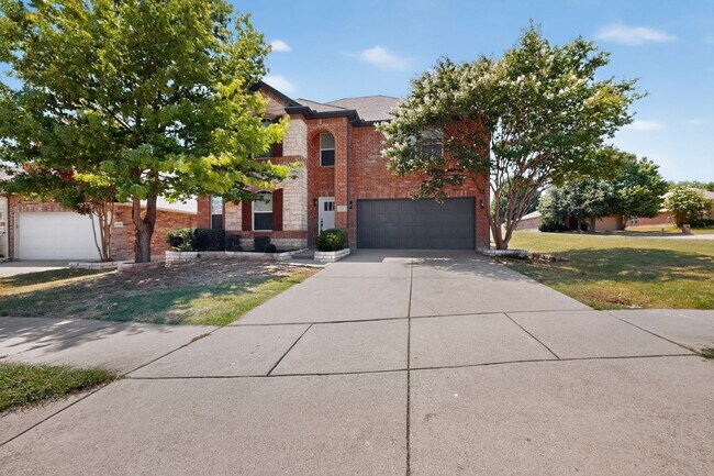 Building Photo - Spacious Renovation Ready To Be Called Home!!!