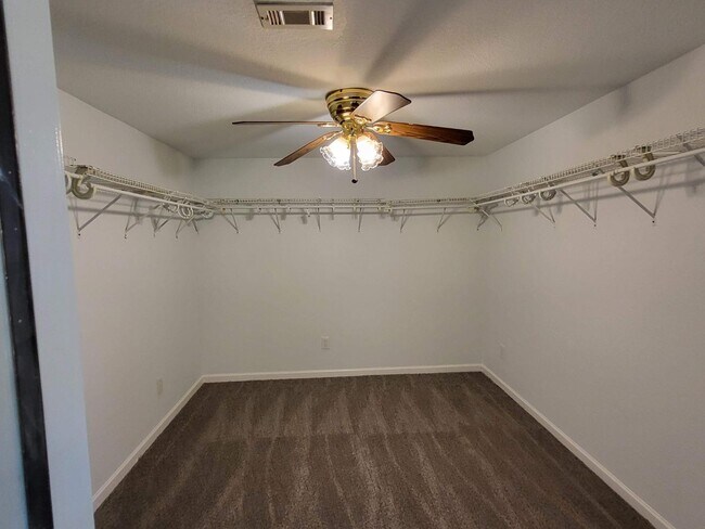 Building Photo - 10119 Chickasaw Ln