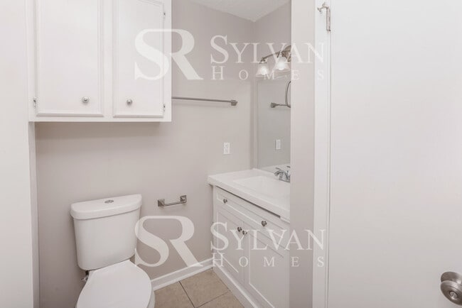 Building Photo - Enjoy one-level living in this 3 bedroom, 2 bathroom ranch-style home