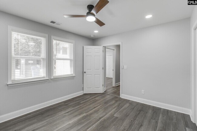 Building Photo - 2327 Willow St